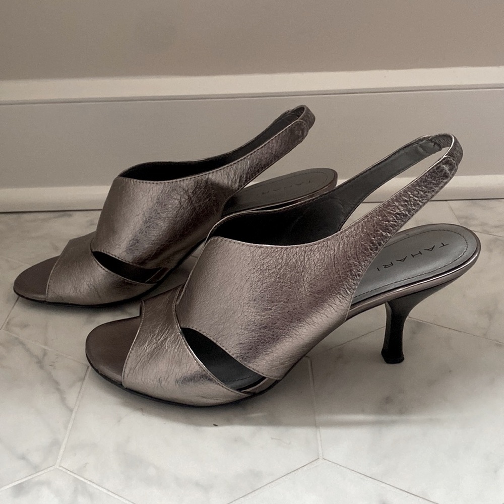 TAHARI Titanium Metallic Heels / Pumps